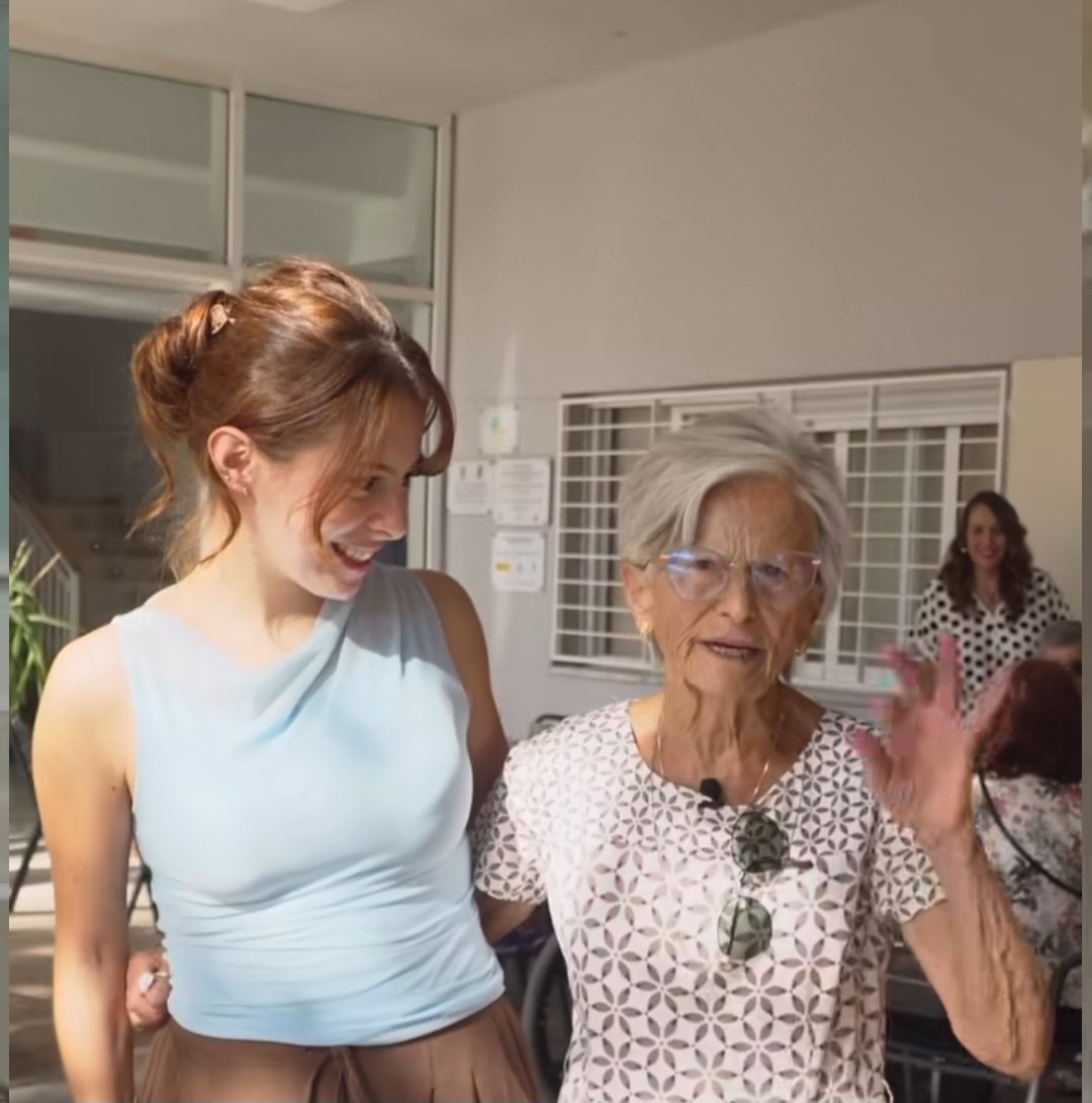 Una de las beneficiarias del programa Soledad Cero expresa su emoción tras recibir acompañamiento: “Esto es un dulce, un dulce”.