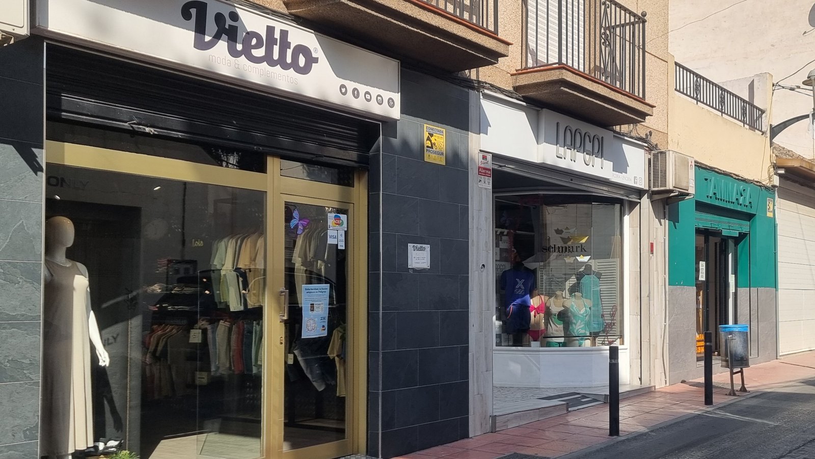 Tres escaparates, tres estilos, una misma calle: Vietto, LaPepi y Tammara dan vida comercial al corazón textil de San Ildefonso.