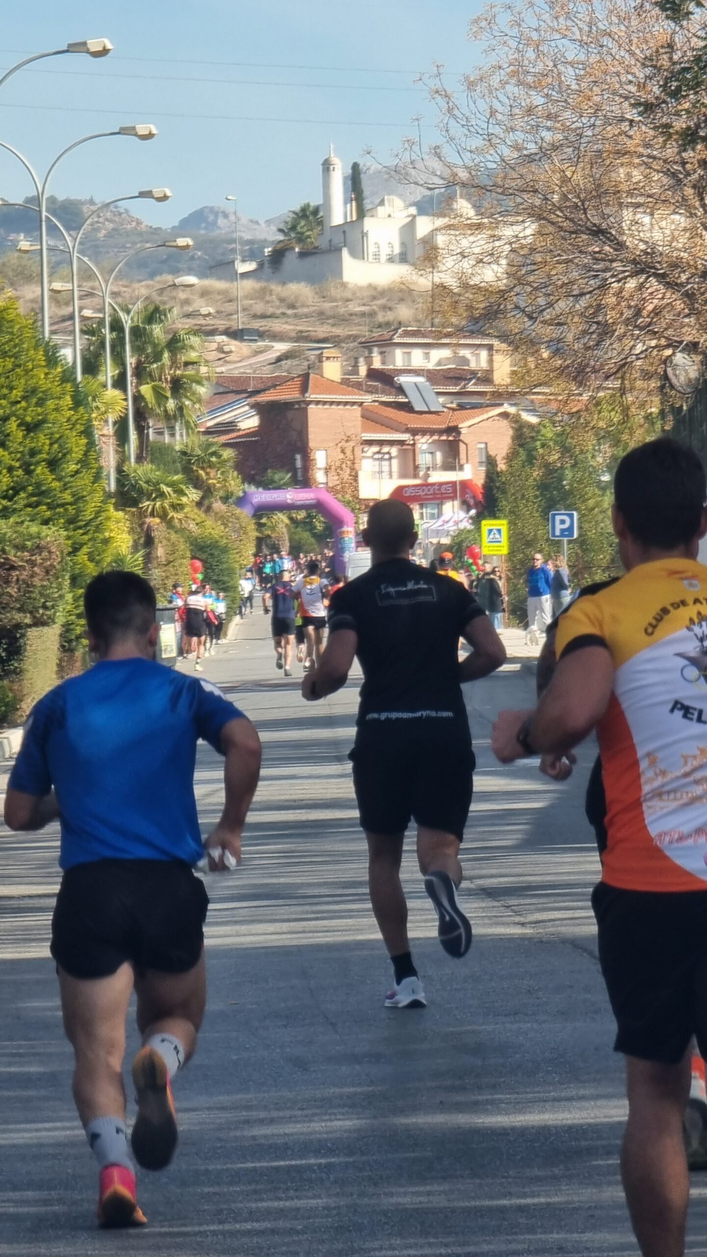 Recta de meta en subida. Estocada final para los corredores...