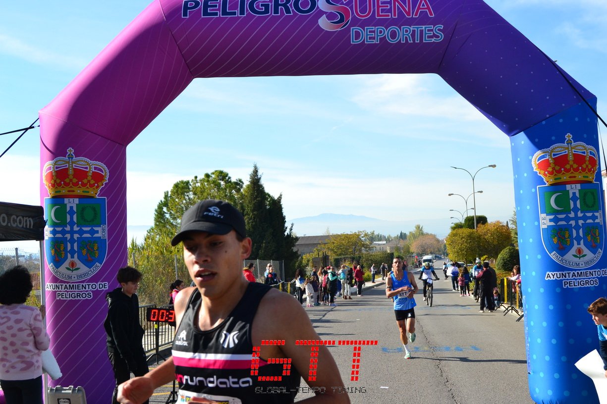 Primer y segundo clasificado llegando a meta.