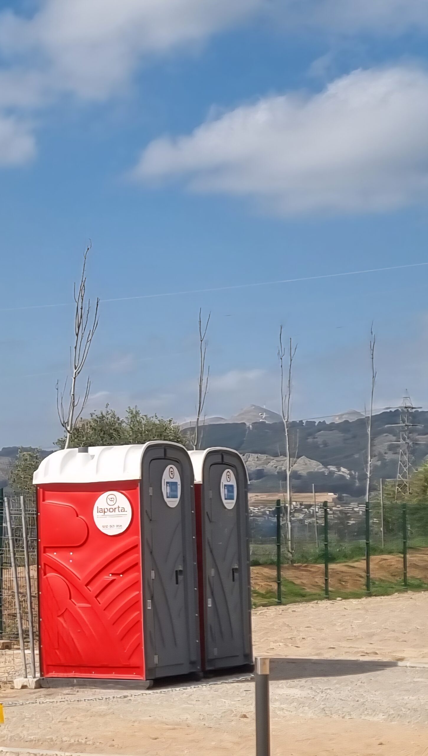 Aseos públicos habilitados dentro del Área Recreativa de Monteluz.