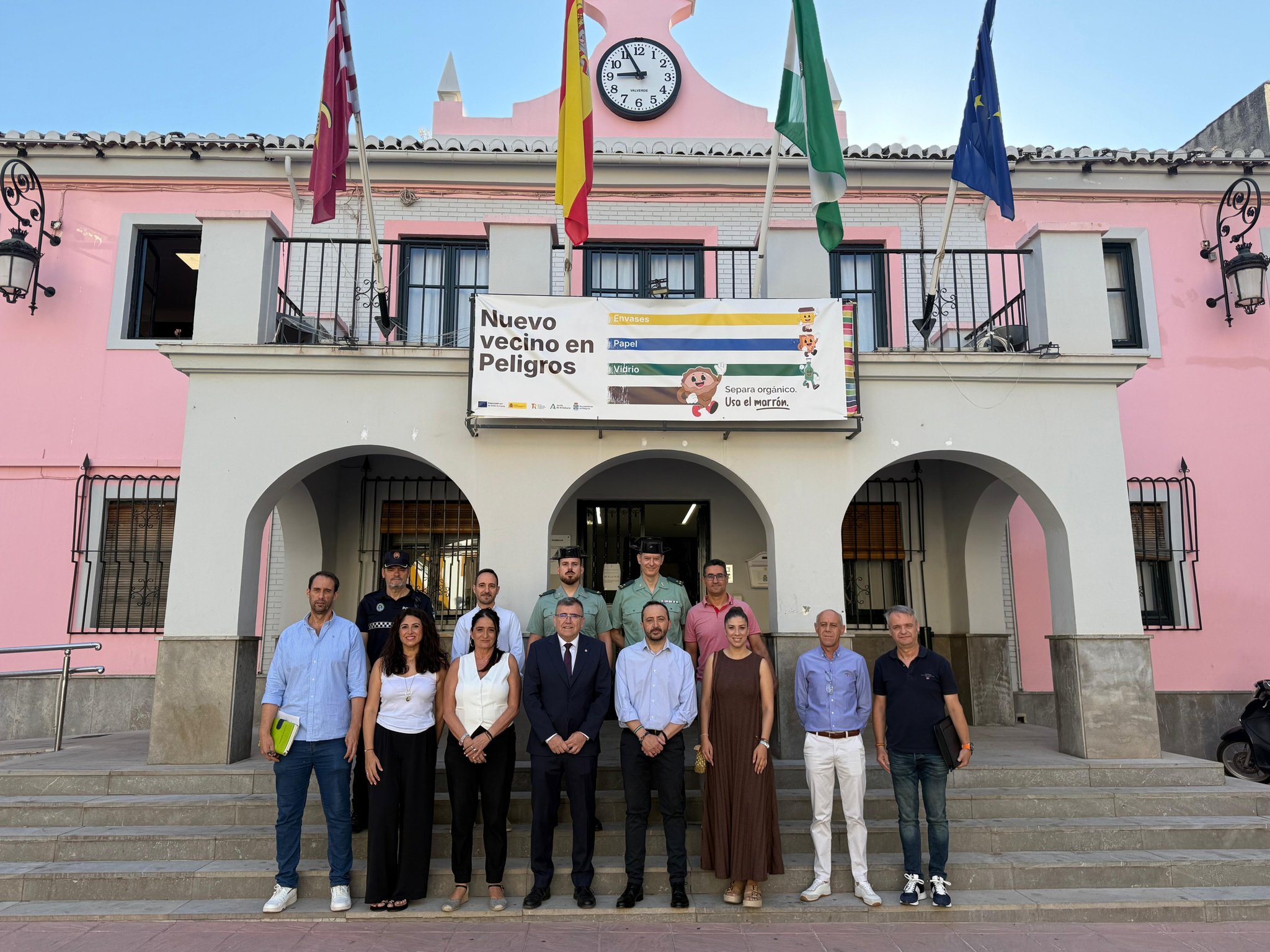 Foto de familia de los asistentes a la Junta Local de Seguridad de Peligros, celebrada para coordinar actuaciones en materia de seguridad ciudadana y prevención.